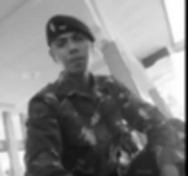 Foto jasad prajurit TNI yang bernama Serda Putra Rahaldi itu akhirnya dilihat oleh KKB. Rupanya, mereka mendapatkannya dari Facebook.
