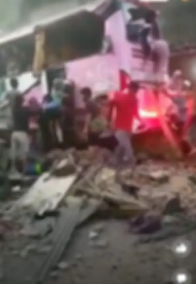 Sopir bus Pandawa yang mengalami kecelakaan maut di Ciamis, Jawa Barat diburu polisi. Sopir enteng bilang busnya mengalami rem blong. 