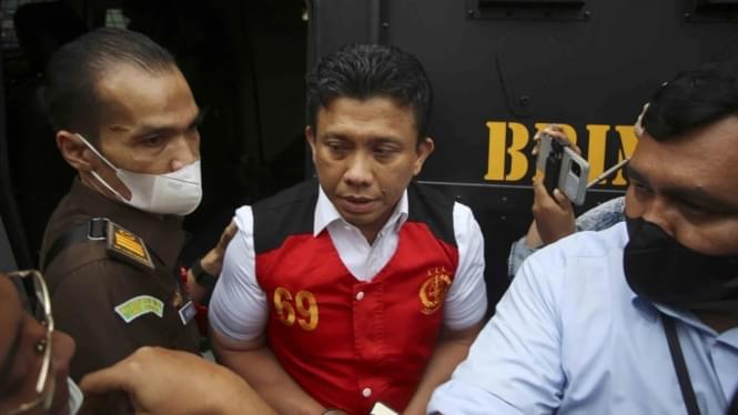 Foto Ferdy Sambo memakai rompi tahanan jaksa disorot. Inilah 5 fakta suami Putri Candrawathi buka suara usai jadi tersangka.
