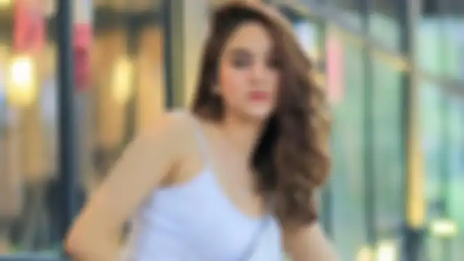 Artis FTV berinisial HH tertangkap sedang bersama seorang pria di sebuah hotel berbintang di Medan, dugaan awal karena prostitusi.