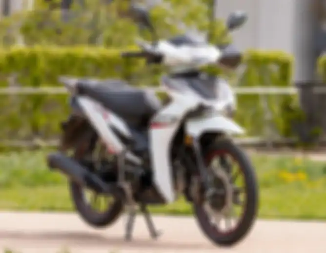 Tampilan depan motor baru UM Flash 125 LZ.