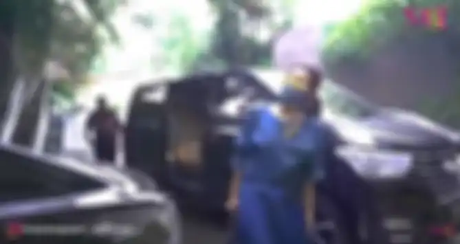 Mobil mewah Mayangsari