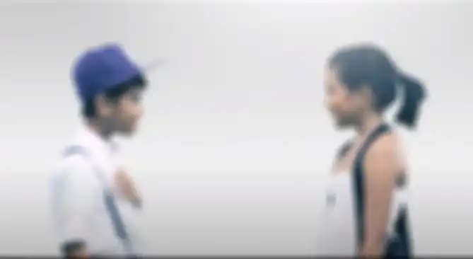 Raina di musik video Kamu