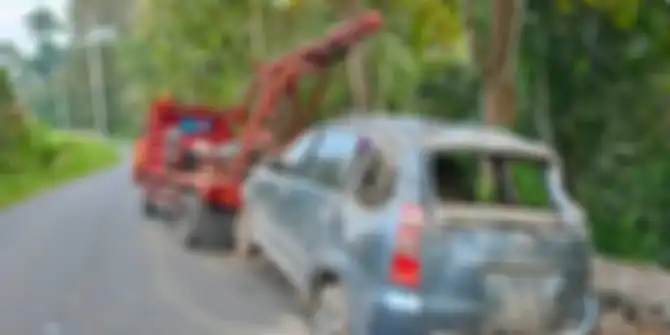 Mobil yang ditumpangi Arya, bocah berusia 8 tahun yang mengalami kecelakaan di Kabupaten Ogan Komering Ulu (OKU) Selatan, Sumatera Selatan.