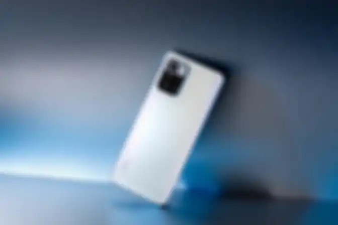 POCO X3 GT memiliki layar lebih kecil dari pendahulunya.