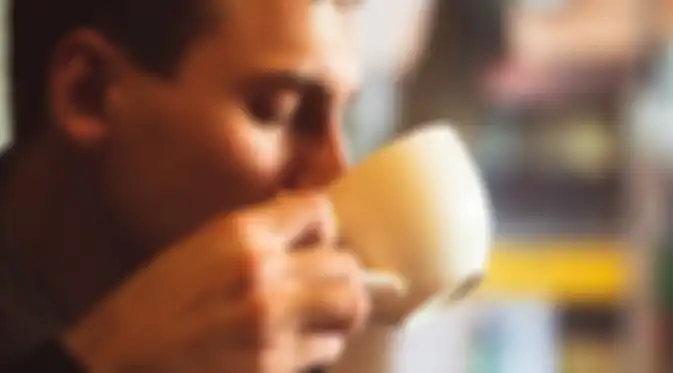 Kopi menjadi ketakutan tersendiri untuk para pengidap GERD. Namun, ada 4 cara supaya minum kopi nggak bikin mules