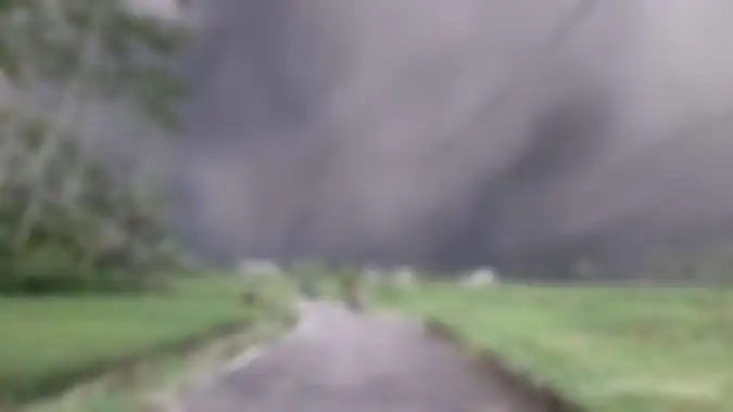 Foto tampang pria ini sempat diburu polisi ketika erupsi Semeru. Jepang waspada potensi tsunami karena erupsi Semeru.