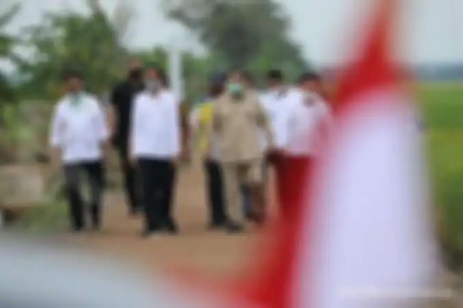 Presiden Jokowi bersama jajaran menteri termasuk Menteri Pertahanan, Prabowo Subianto