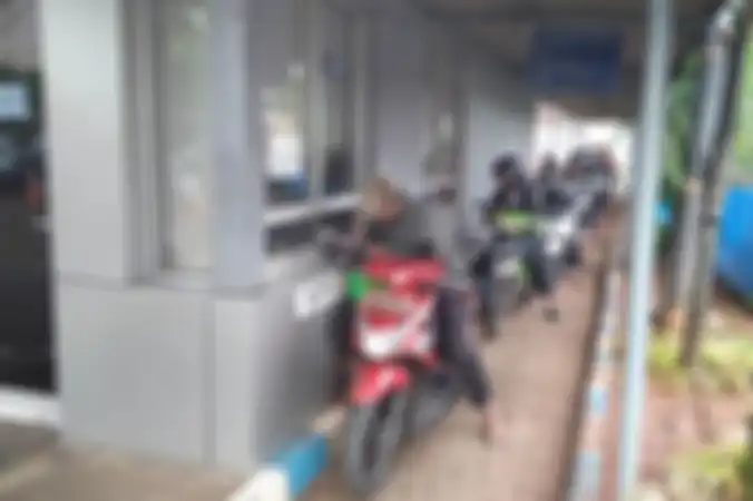 Ilustrasi bayar pajak di Samsat Drive Thru