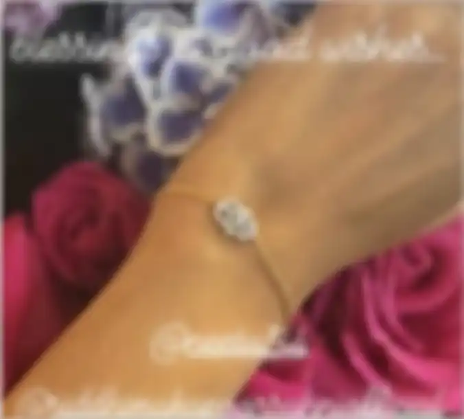 Gelang hadiah Neetu untuk Deepika Padukone.