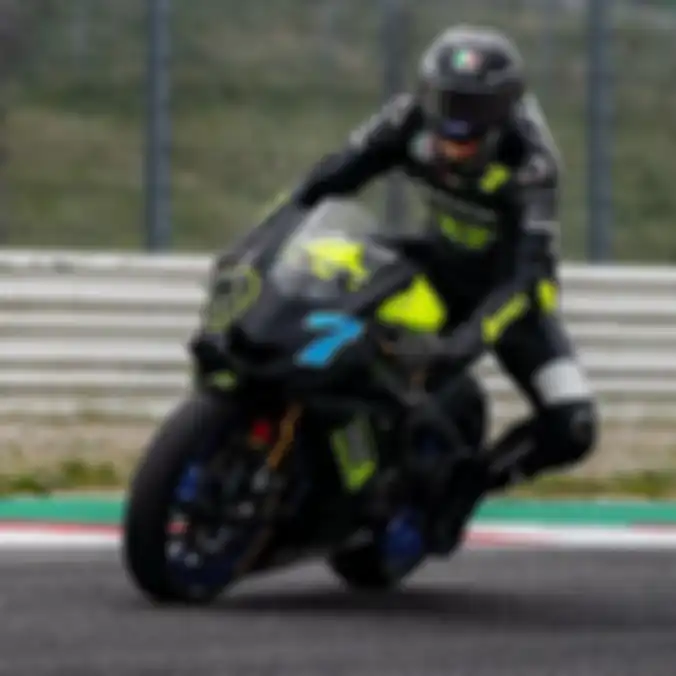 Lorenzo Baldassarri murid Valentno Rossi di Moto2 latihan gak naik motor superbike, pakai motor Yamaha R6
