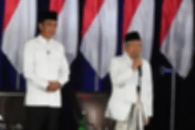 Maruf Amin selalu mengenakan sarung.