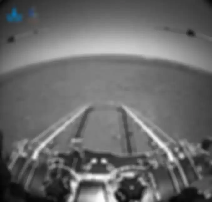Foto Planet Mars terbaru yang diambil dari kamera di bagian depan penjelajah Zhurong.
