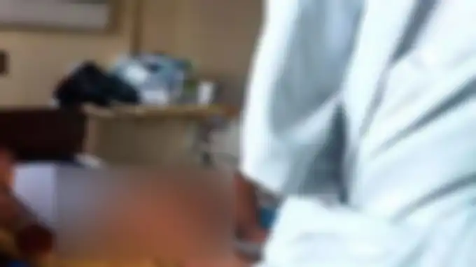 Beli obat kuat, seorang pria justru alami efek samping selama tiga hari dan harus dioperasi. Ternyata, obat yang dibeli adalah obat khusus untuk sapi 