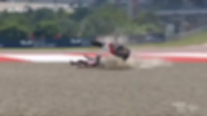 Takaaki Nakagami terjatuh saat FP1 MotoGP India 2023.