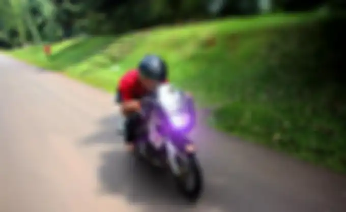 Ilustrasi bikers dengan motor 2 tak