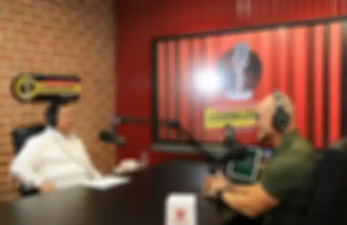 Deddy Corbuzier menjadi YouTuber terkaya di Indonesia karena konten podcast YouTube wawancara Menteri Pertahanan Prabowo Subianto.