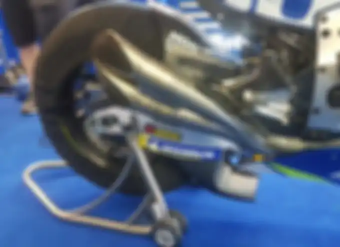 Swing arm attachment milik Suzuki sempat dirusak oleh Alex Rins saat sesi tes uji coba