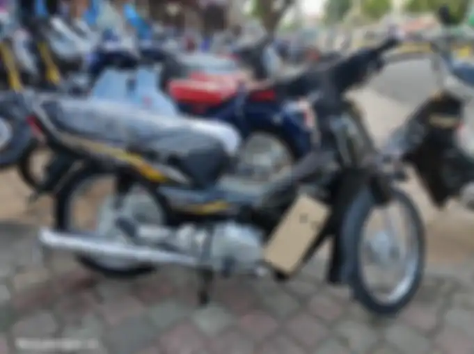 Honda Dream 125 2021 (Dream Gold) meluncur di Kamboja.