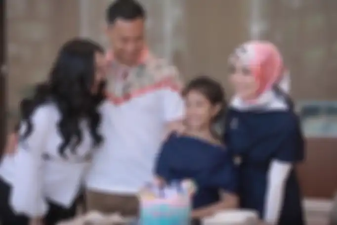 Zaskia Gotik saat datangi ulang tahun anak Sirajuddin Mahmud dan Imel Putri Cahyati
