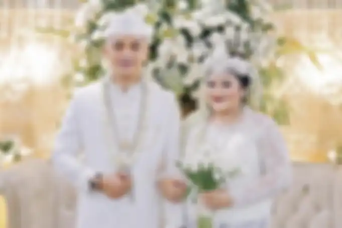 Foto pernikahan mewah dengan abdi negara bikin tercengang, putri Nia Daniaty terancam masuk bui. 