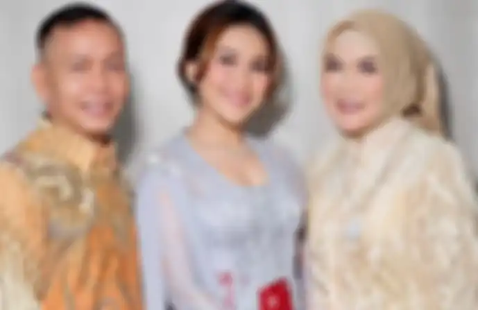 Ayu Ting Ting, Ayah Rozak dan Umi Kalsum