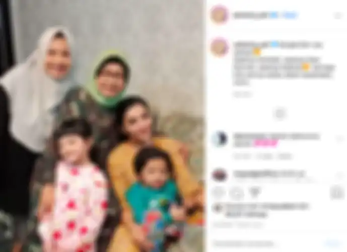 Ashanty bersama dengan ibu mertua, salah satu anggota keluarganya dan kedua buah hati
