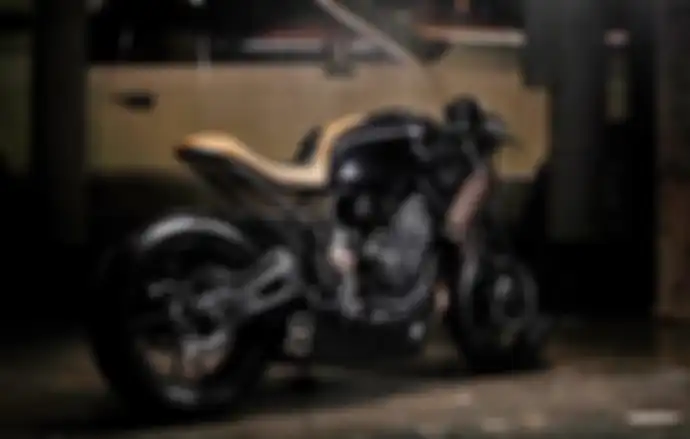 Tampak belakang Yamaha XSR 700 custom dari George Woodman.
