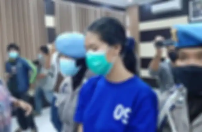  Tersangka Pengirim Sate Beracun (NA) alias Nani ternyata sudah menikah dengan target alias Tomy