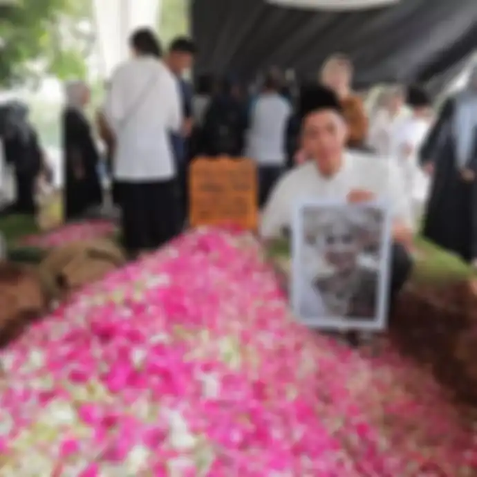 Anak Hatta Rajasa, besan SBY memilih tetap menduda hingga kini. Rasyid Rajasa ditinggal pergi sang istri untuk selamanya. 