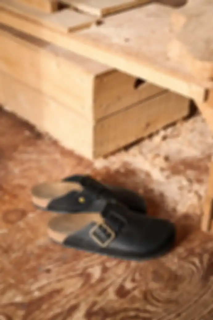 Salah satu koleksi #BOLD dari Birkenstock