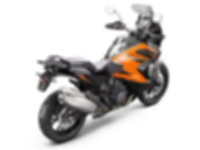 Tampilan samping KTM 1290 Super Adventure S 2021.