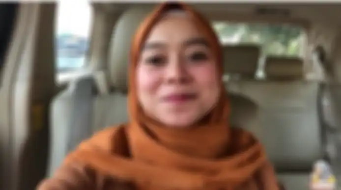 Tampilan Flawless Lesty saat berhijab 