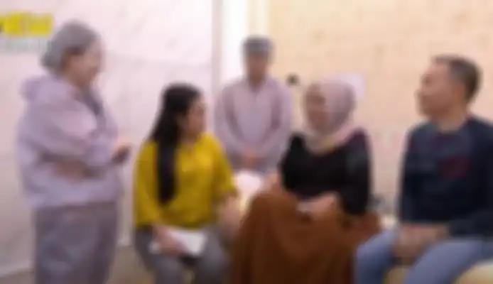 Umi Kalsum tak masalah ada mantan Ayu Ting Ting yang kembali kecuali Enji Baskoro.