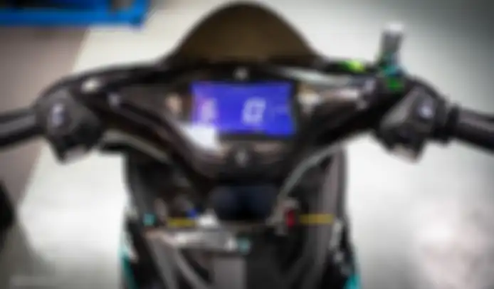 Panel instrumen digital kepunyaan Yamaha Aerox alias Yamaha NVX