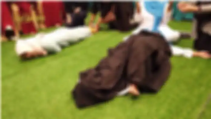 Dua orang peserta pengajian yang dipandu Irfan Hakim alami kesurupan.