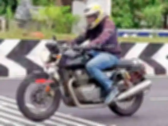 Bocor, penampakan Royal Enfield Continental GT 650 2021 di jalanan!