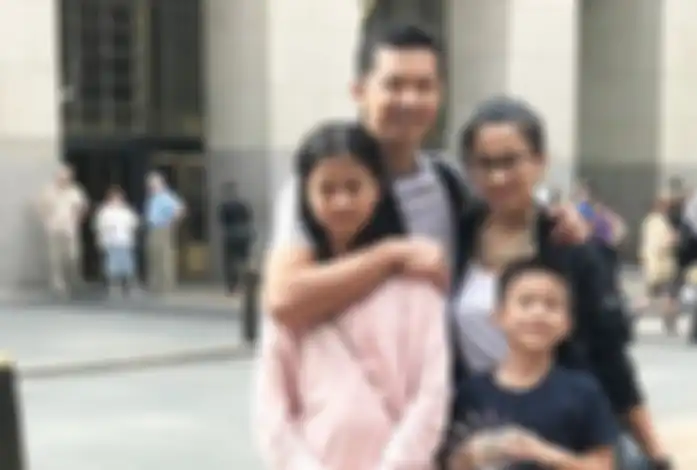 Potret keluarga Taufik Hidayat dan Amy Gumelar. 