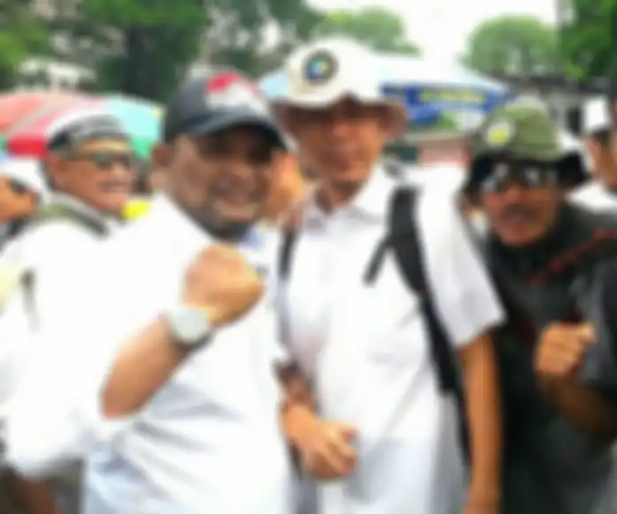 Foto Munarman menyiram air ke wajah pakar UI di depan jenderal polisi bikin heboh. Kini, Kepala BNPT ungkap alasan Munarman ditangkap.