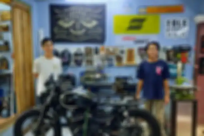 Tole Motorworks digawangi kakak beradik Febrian Ramadhan (kanan) dan Ghifara Prayudha (kiri).