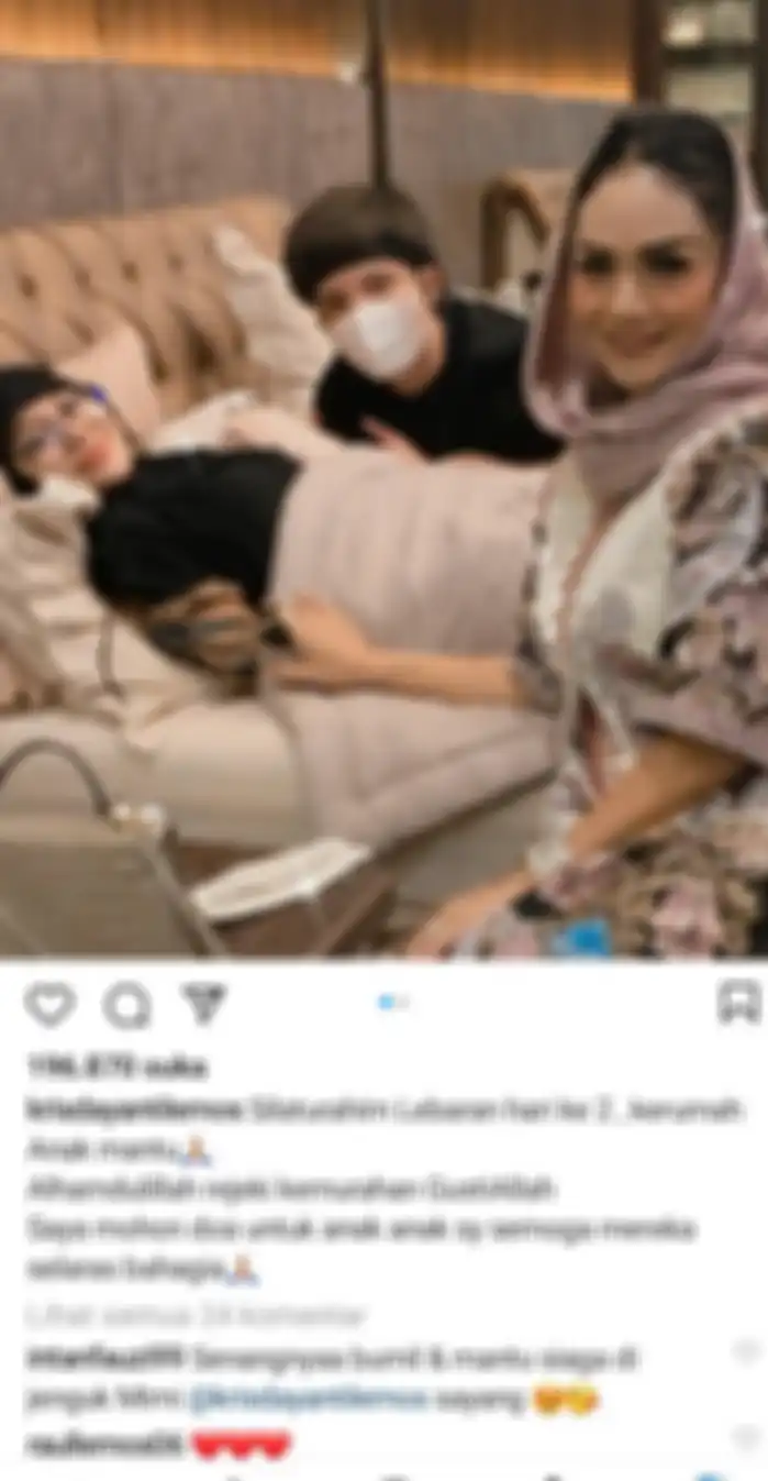 Krisdayanti mengunjungi Aurel dan Atta