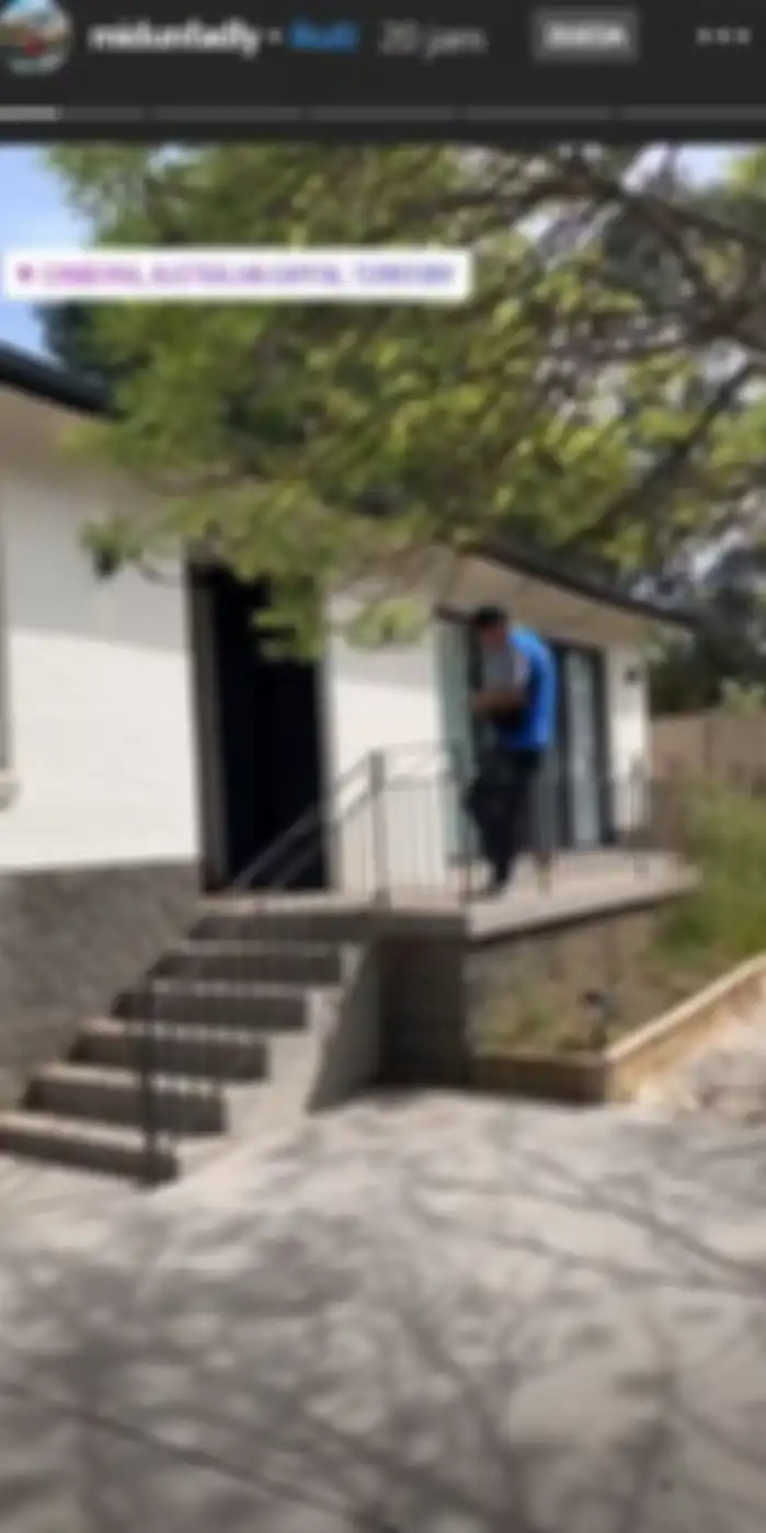 Tangga masuk ke rumah Nagita Slavina.
