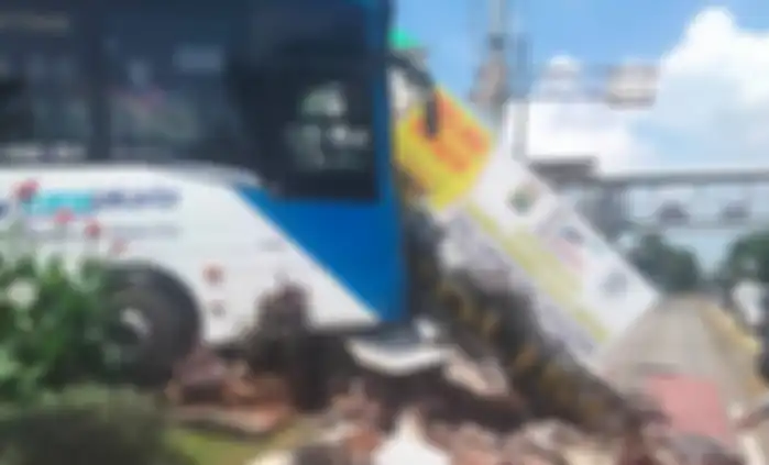 Video Bus TransJakarta Tabrak Pos Polisi Sampai Roboh, Ternyata Ini Penyebabnya
