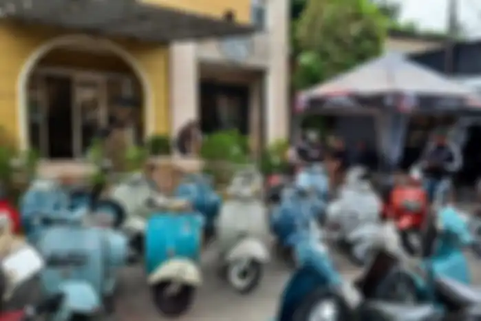 Kegiatan vaksinasi gratis bertempat di Broker Coffee Bekasi