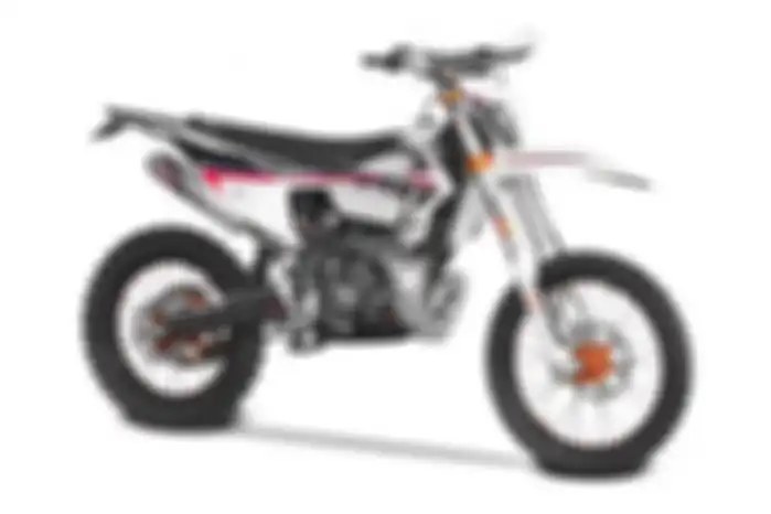 Motor trail baru MXF 250TS, pakai mesin 2-tak.