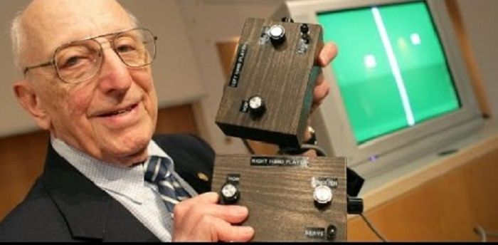 Ralph H.Baer dengan Brown Box ciptaannya