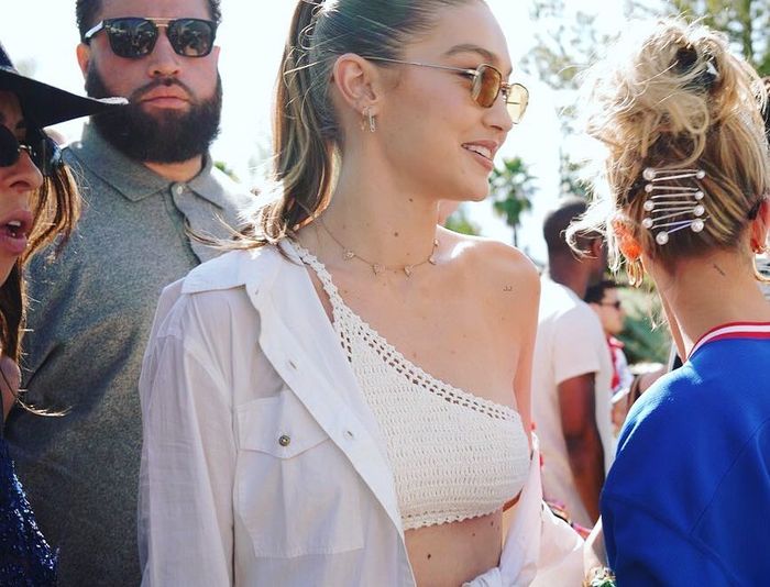 Gigi Hadid saat hadiri Coachella