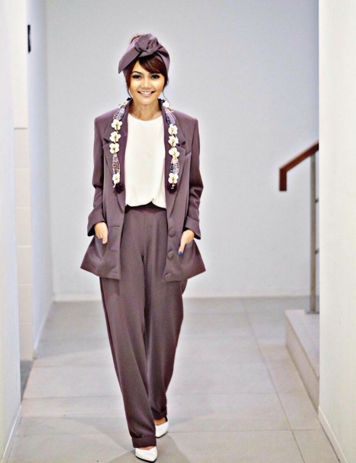 Gaya Rina Nose nggak monoton dan selalu bervariasi