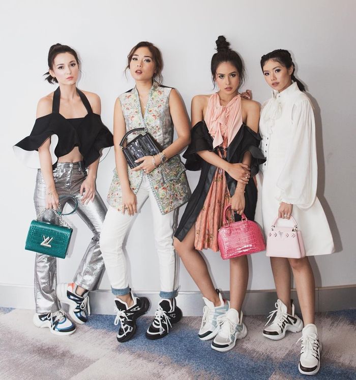 Julie Estelle dan artis lainnya hadiri Louis Vuitton&rsquo;s fashion show