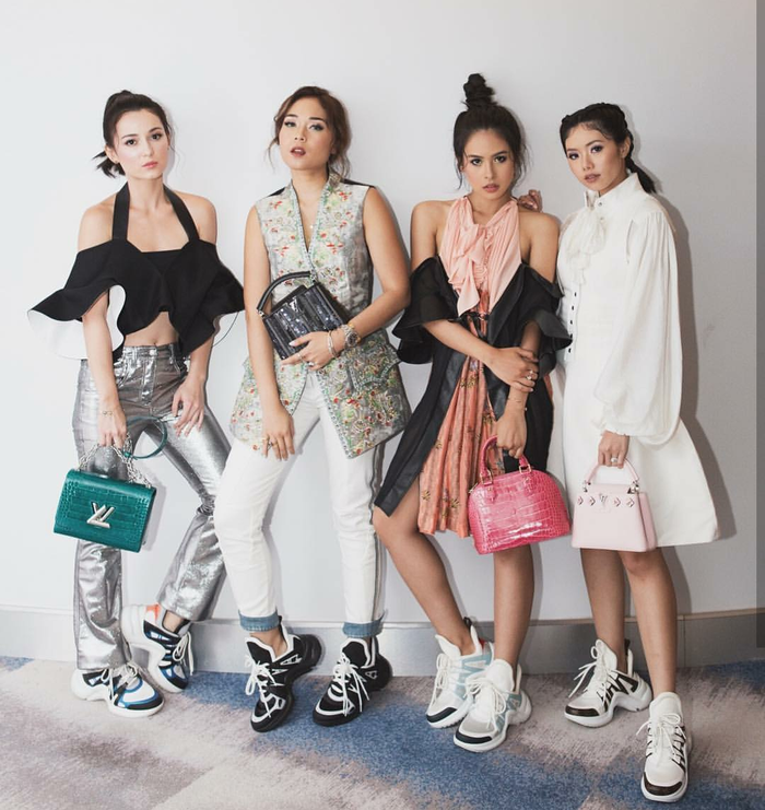 Ugly sneakers yang sedang hits 